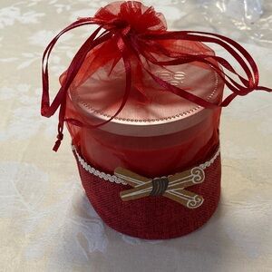 Yankee Candle Cinnamon Scented Candle with Decorative Bag NWOT
